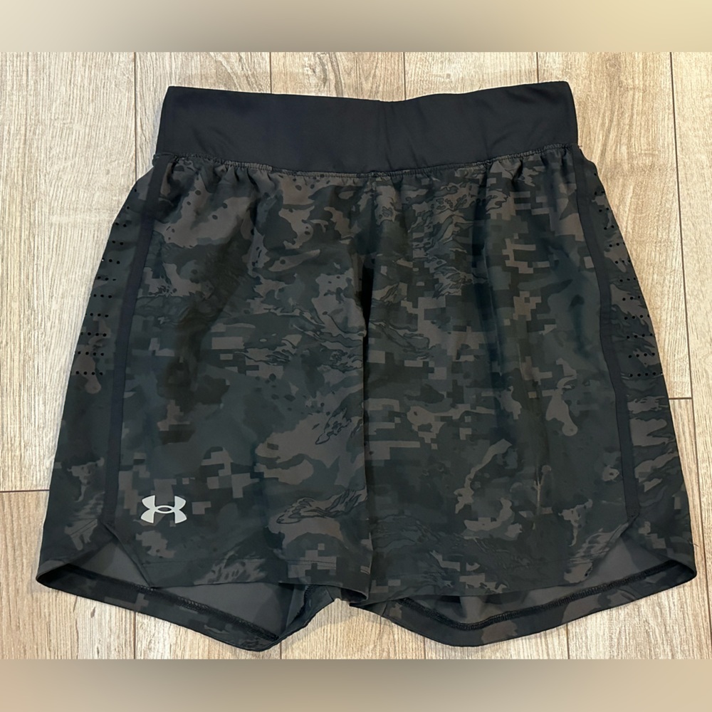 Under Armour Black Camo Shorts medium